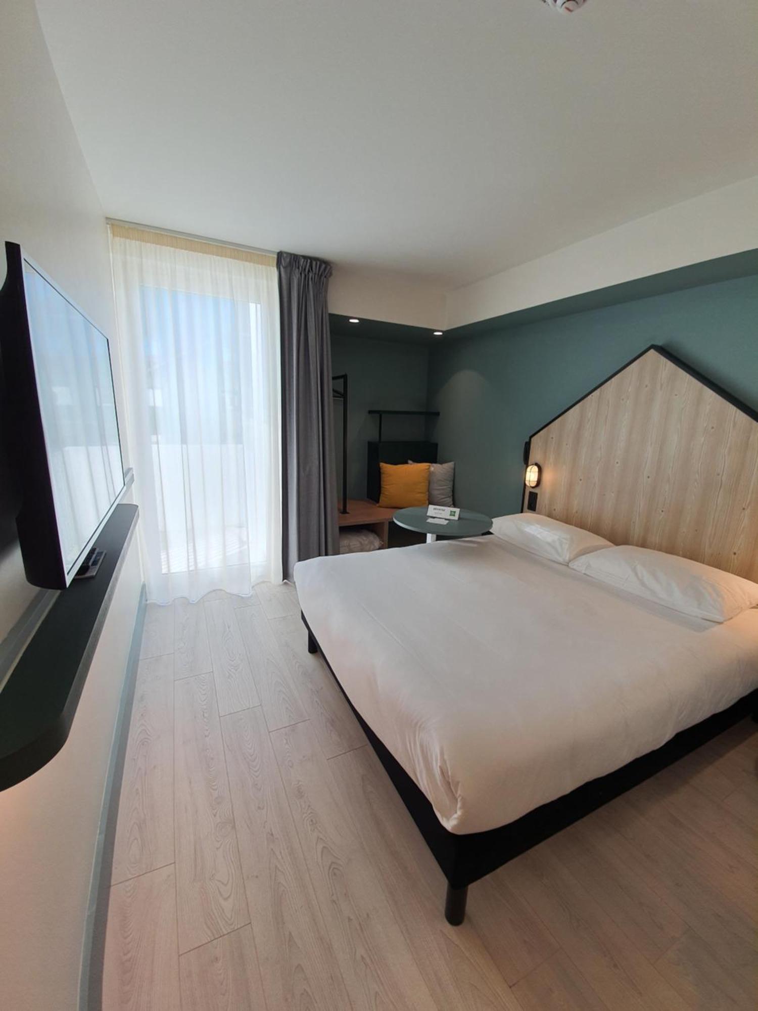 ไอบิส สไตล์ อาร์กาชง กูฌ็อง-เมสทราส Hotel ภายนอก รูปภาพ
